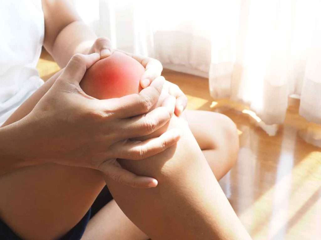 آرتروز زانو التهاب و زوال غضروف مفصل زانو است تصویر آرتروز زانو بیمار مبتلا