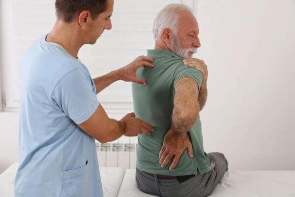 تشخیص دیسک کمر توسط متخصص