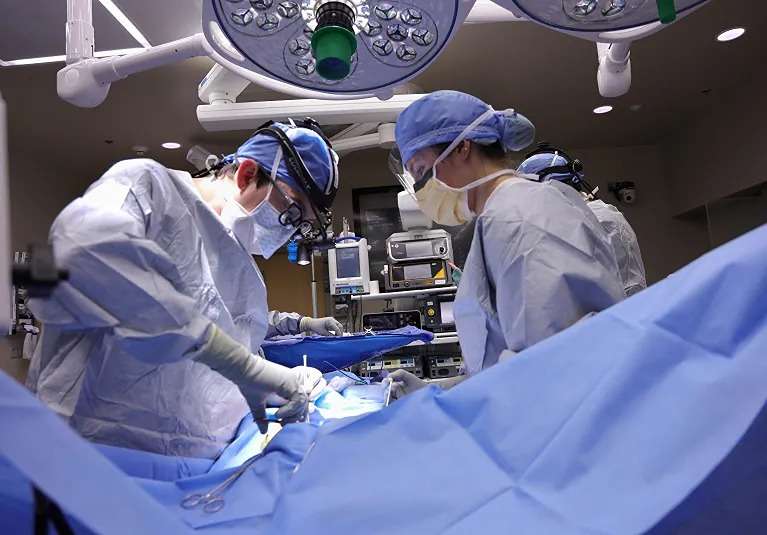 افراد مسن بیشتر در معرض خطر سکته مغزی هستند. چاقی یکی از عوامل خطرزای مهم برای سکته مغزی است